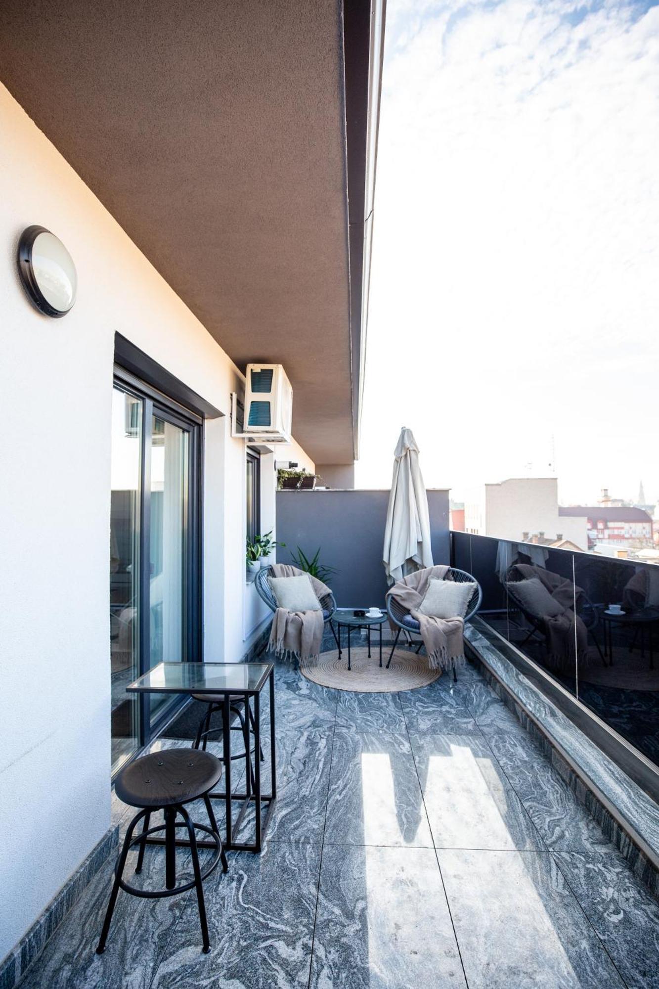 Unique City View Apartment Balcony & Parking Space Cluj-Napoca Ngoại thất bức ảnh